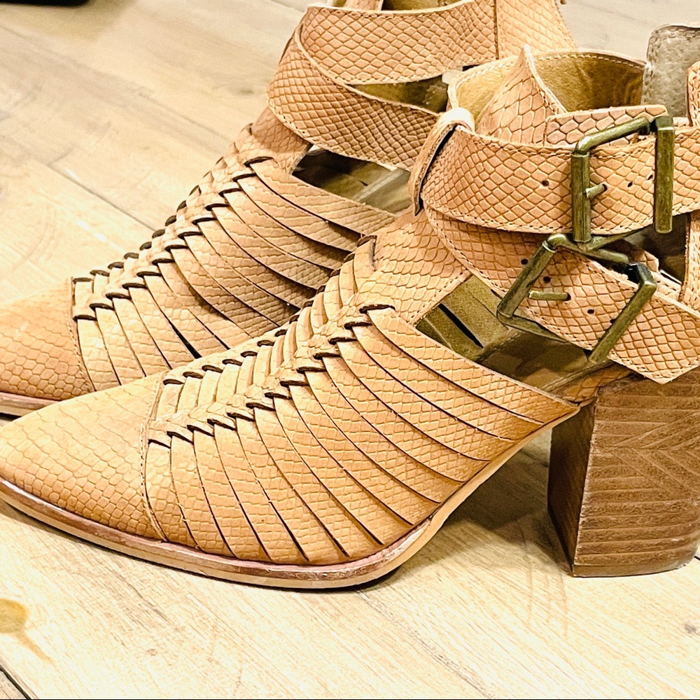 Gianni Bini Brown Tan Wrapped-Up Leather closed toe ankle Heel Western Booties